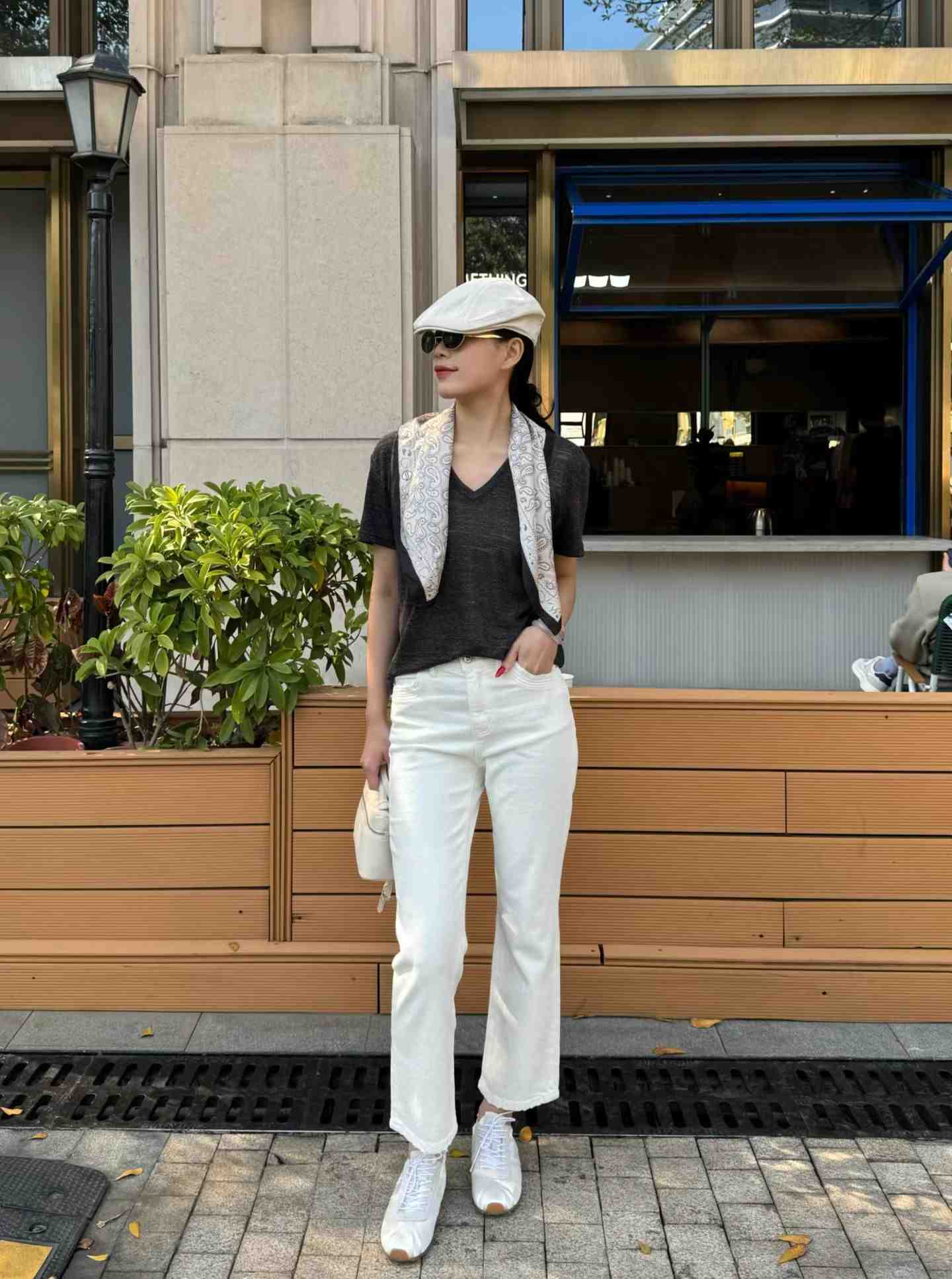 在蓝色(In blue jeans)-107栋一楼C23 产品图