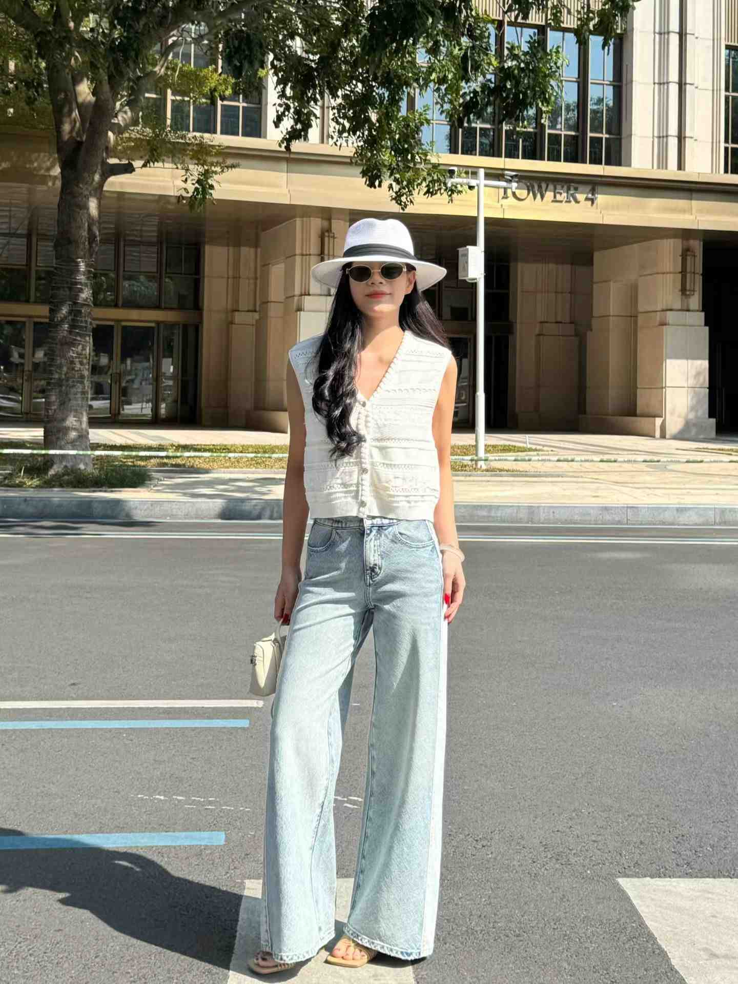 在蓝色(In blue jeans)-107栋一楼C23 产品图