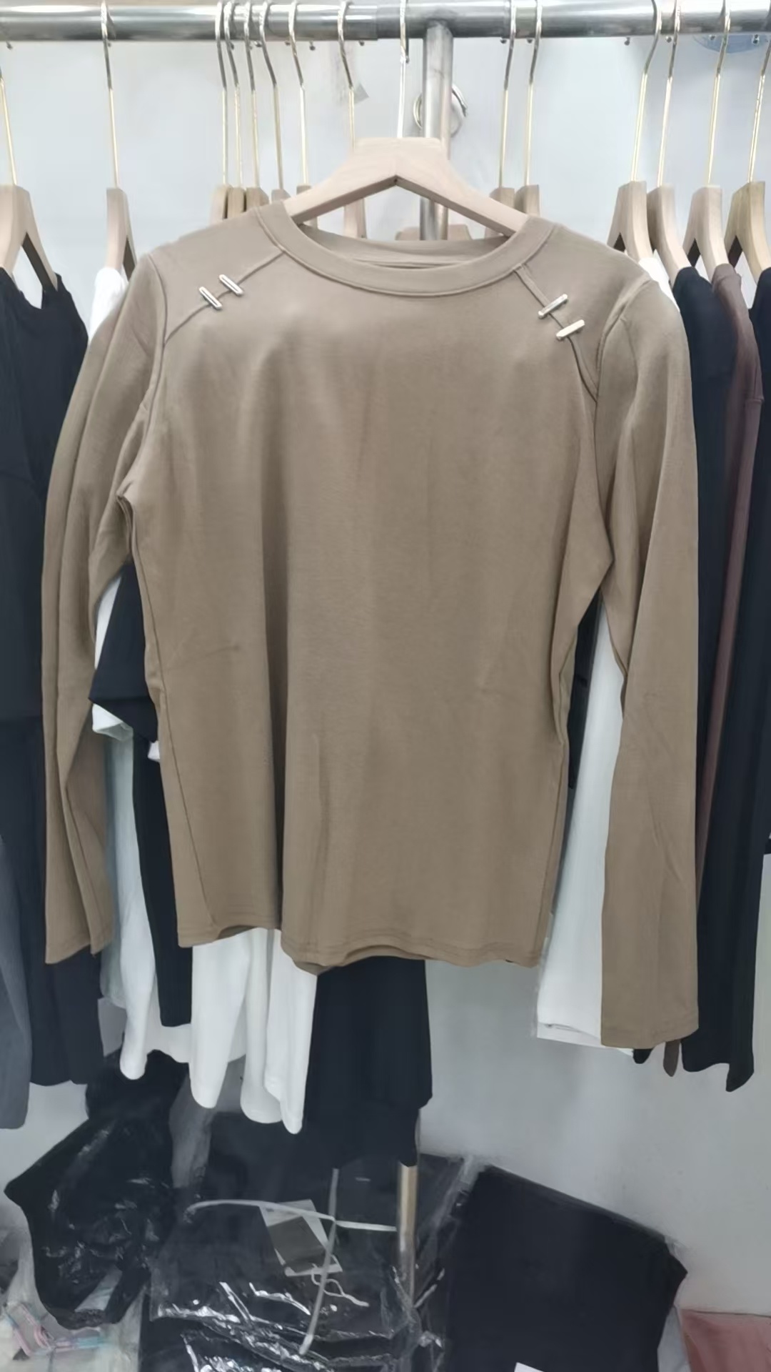 江城衣库JC服饰-金马5楼E132档 产品图