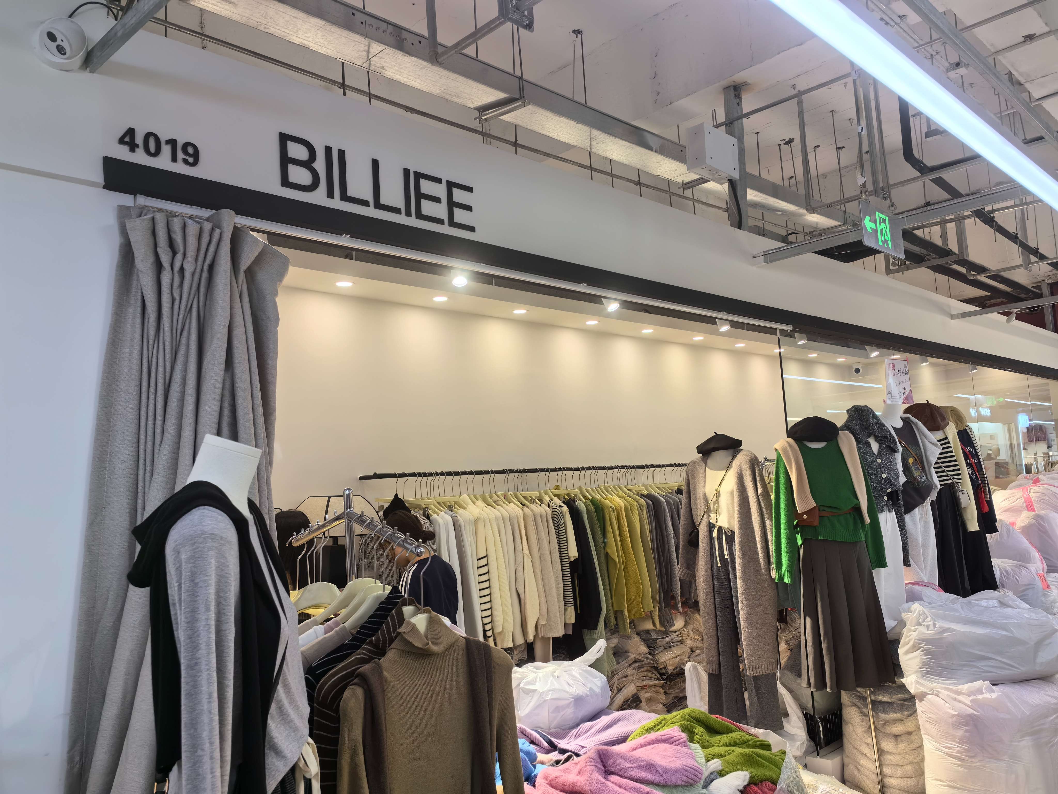 笔黎 BILLIEE