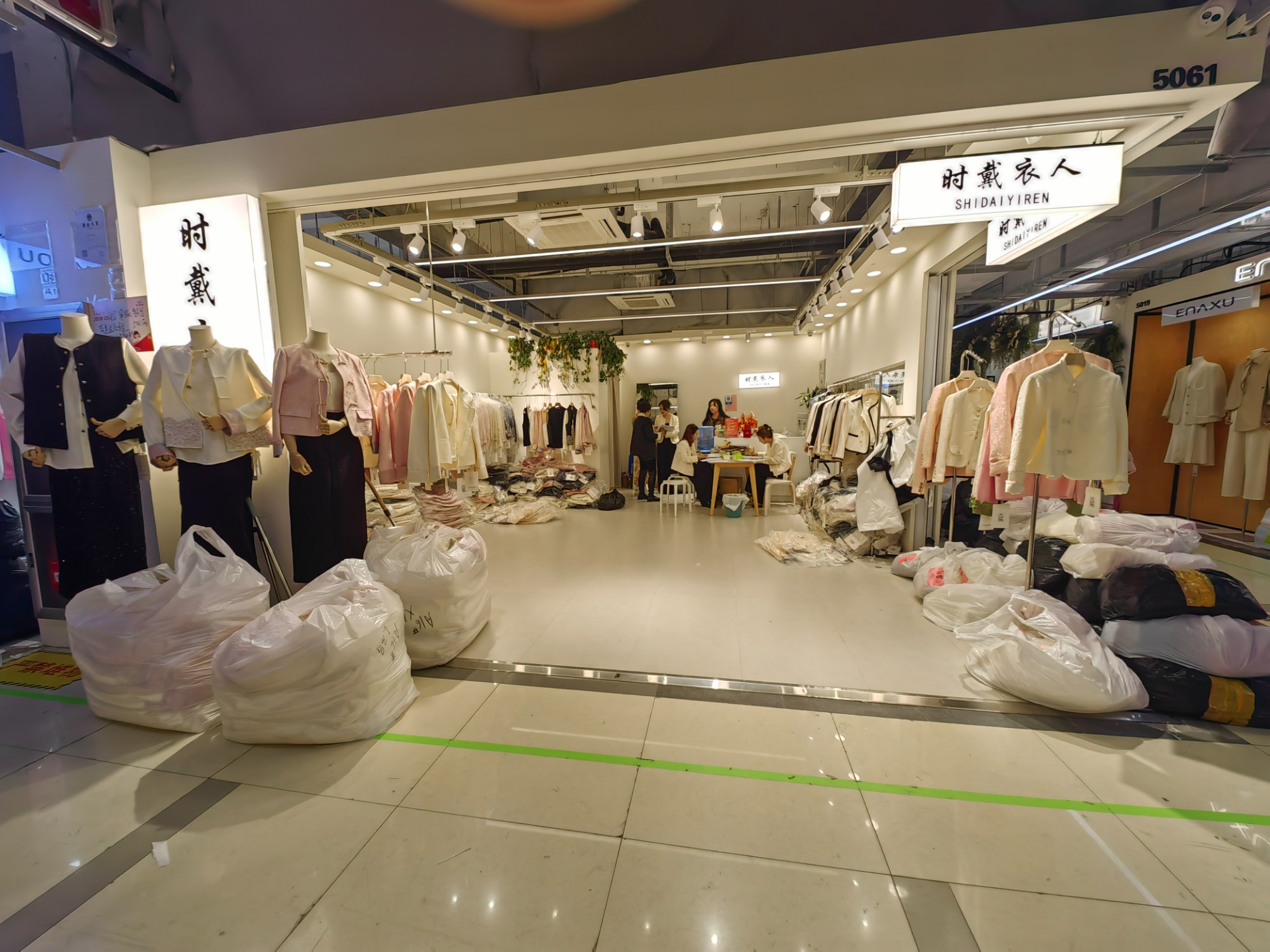 时戴衣人 产品图